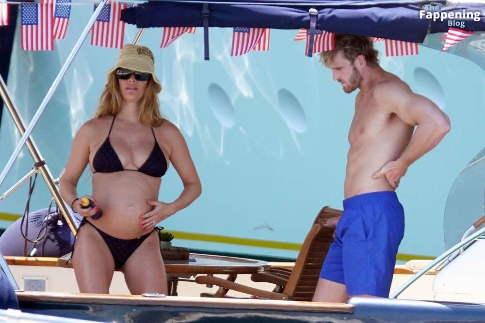 Nina Agdal & Logan Paul Enjoy Their Holiday in Capri (40 Photos) - #2