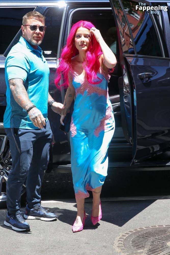 Halsey Heads to a Recording Studio in NYC (20 Photos) - #20