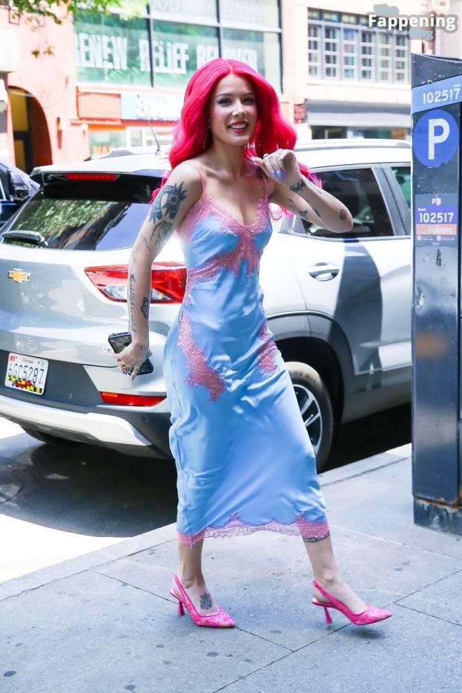 Halsey Heads to a Recording Studio in NYC (20 Photos) - #4