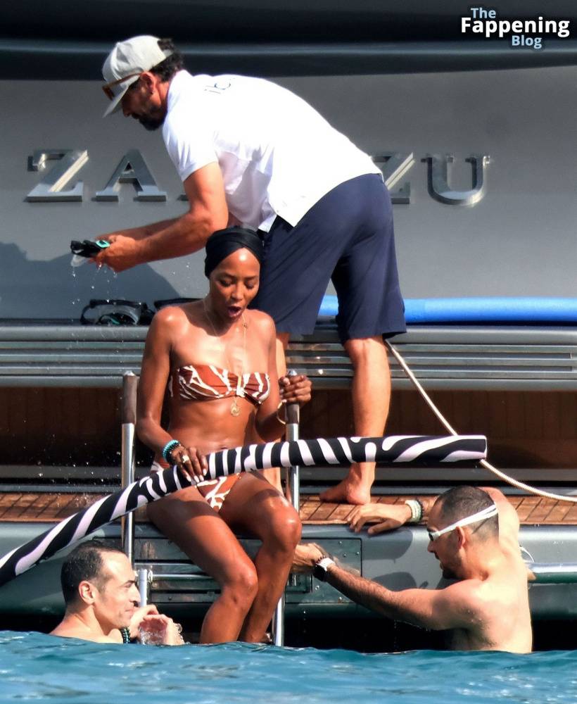 Naomi Campbell, Michelle Rodriguez, Eisa Gonzalez and Afef Jnifen are Seen Out on Holiday in Ibiza (155 Photos) - #11