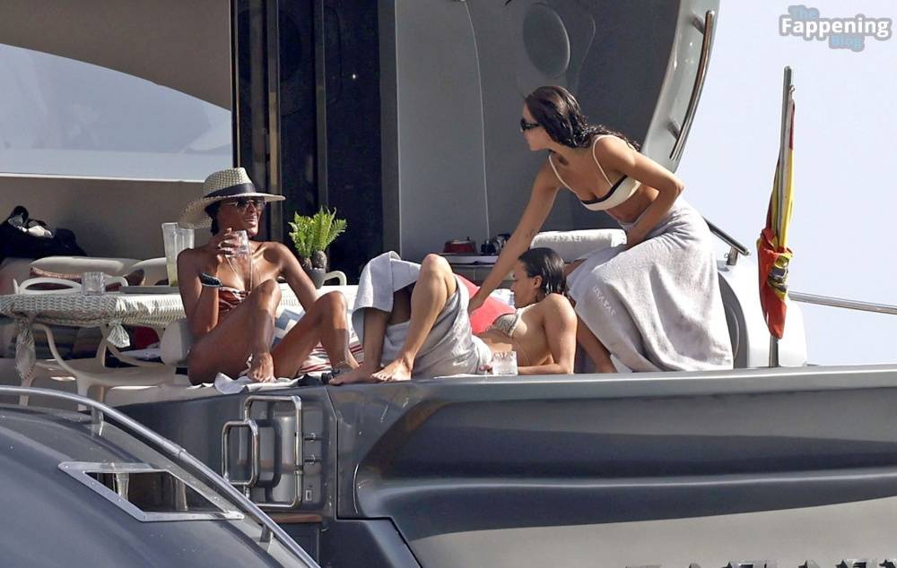 Naomi Campbell, Michelle Rodriguez, Eisa Gonzalez and Afef Jnifen are Seen Out on Holiday in Ibiza (155 Photos) - #4