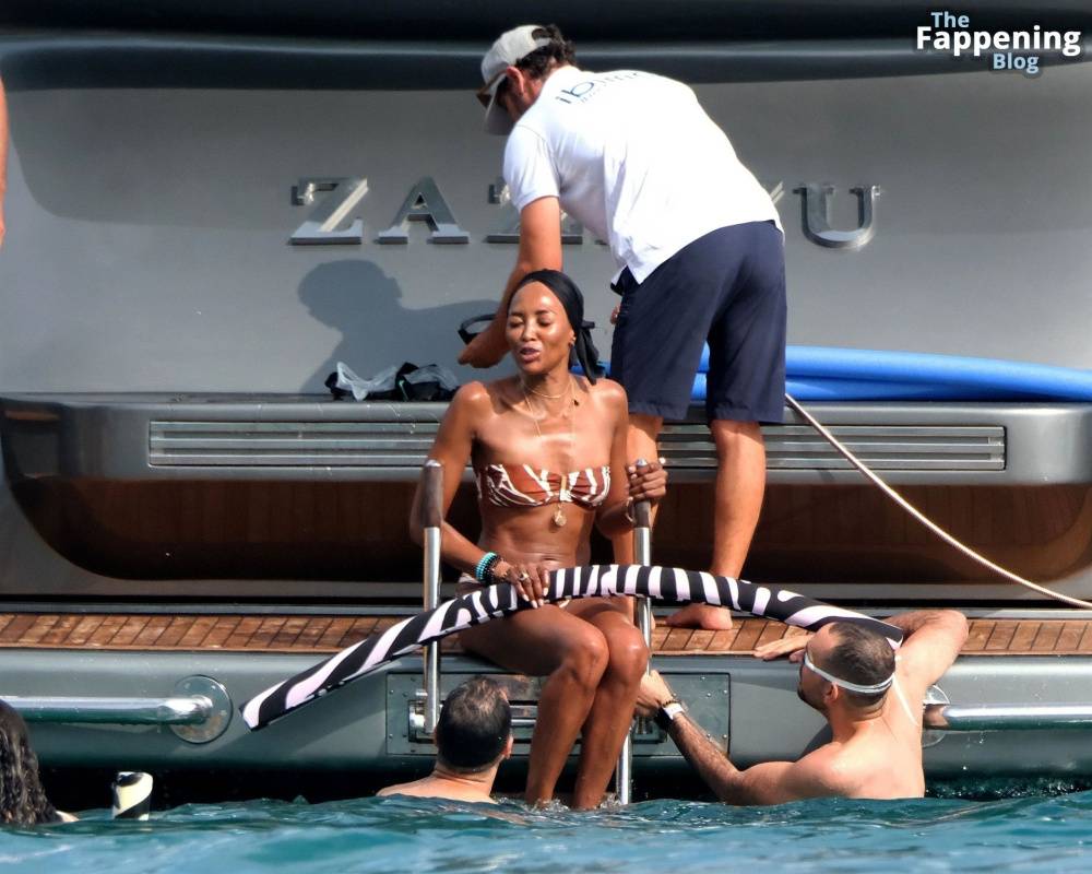 Naomi Campbell, Michelle Rodriguez, Eisa Gonzalez and Afef Jnifen are Seen Out on Holiday in Ibiza (155 Photos) - #10