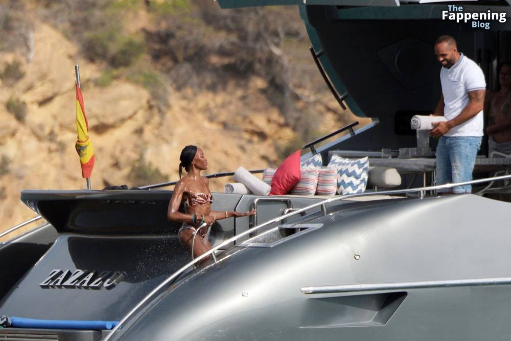 Naomi Campbell, Michelle Rodriguez, Eisa Gonzalez and Afef Jnifen are Seen Out on Holiday in Ibiza (155 Photos) - #20