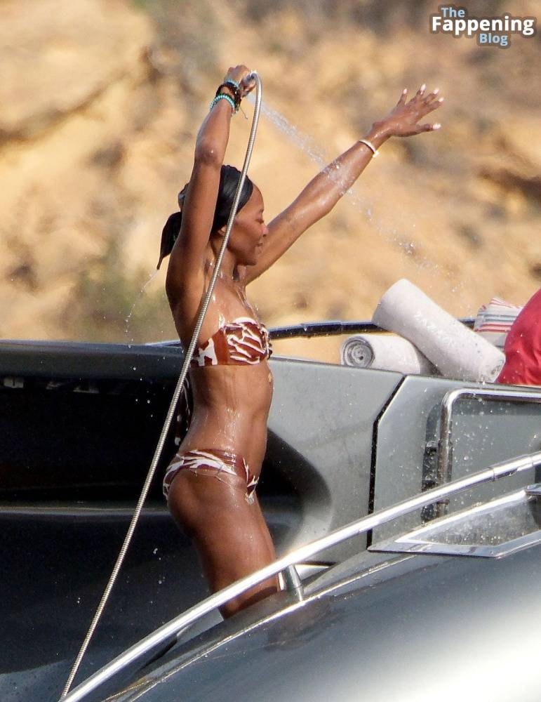 Naomi Campbell, Michelle Rodriguez, Eisa Gonzalez and Afef Jnifen are Seen Out on Holiday in Ibiza (155 Photos) - #15