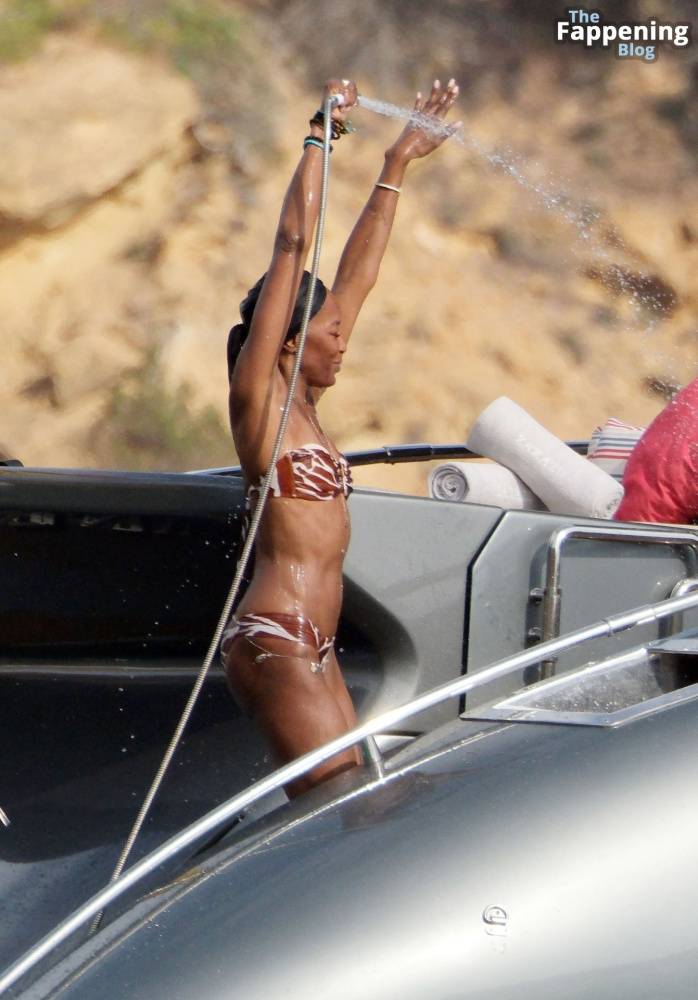 Naomi Campbell, Michelle Rodriguez, Eisa Gonzalez and Afef Jnifen are Seen Out on Holiday in Ibiza (155 Photos) - #16