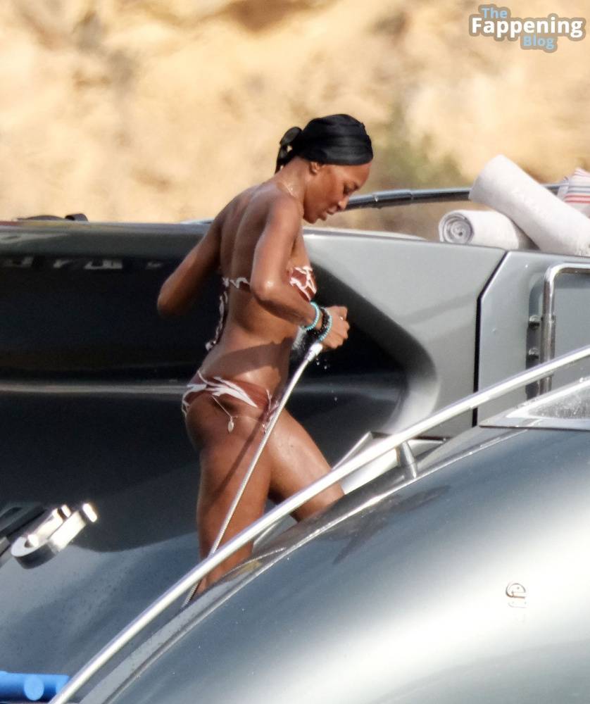 Naomi Campbell, Michelle Rodriguez, Eisa Gonzalez and Afef Jnifen are Seen Out on Holiday in Ibiza (155 Photos) - #14