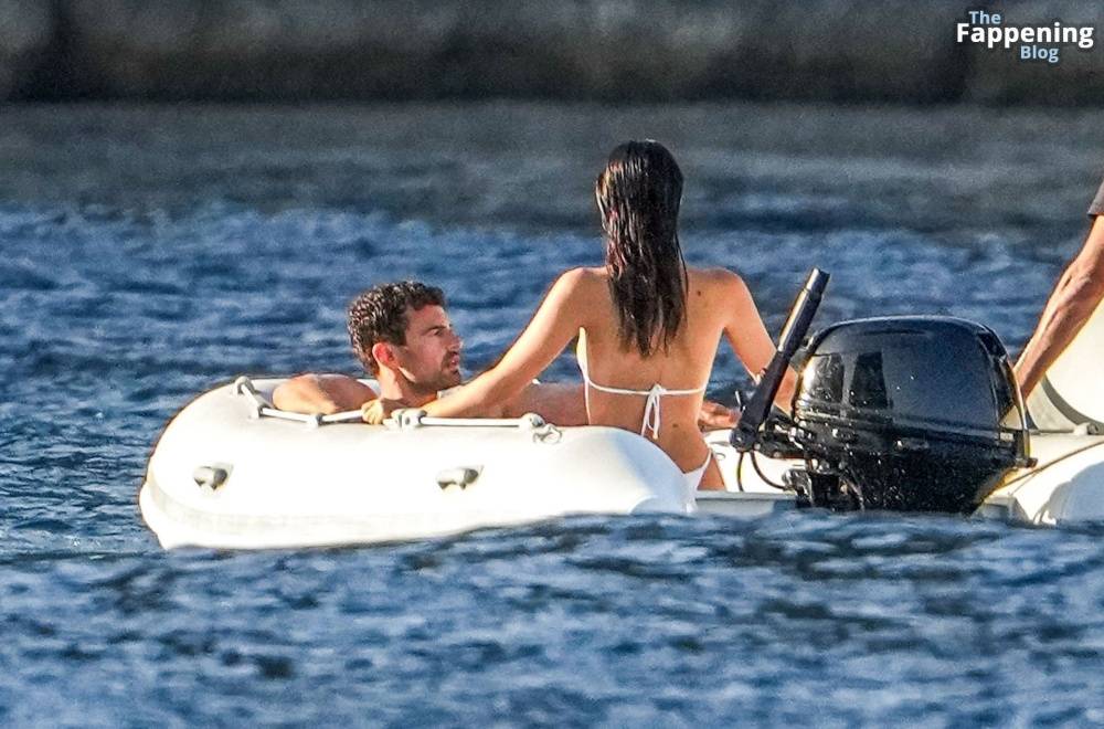 Vittoria Ceretti & Theo James Shoot a Commercial at the Faraglioni in Capri for Dolce & Gabbana (40 Photos) - #9