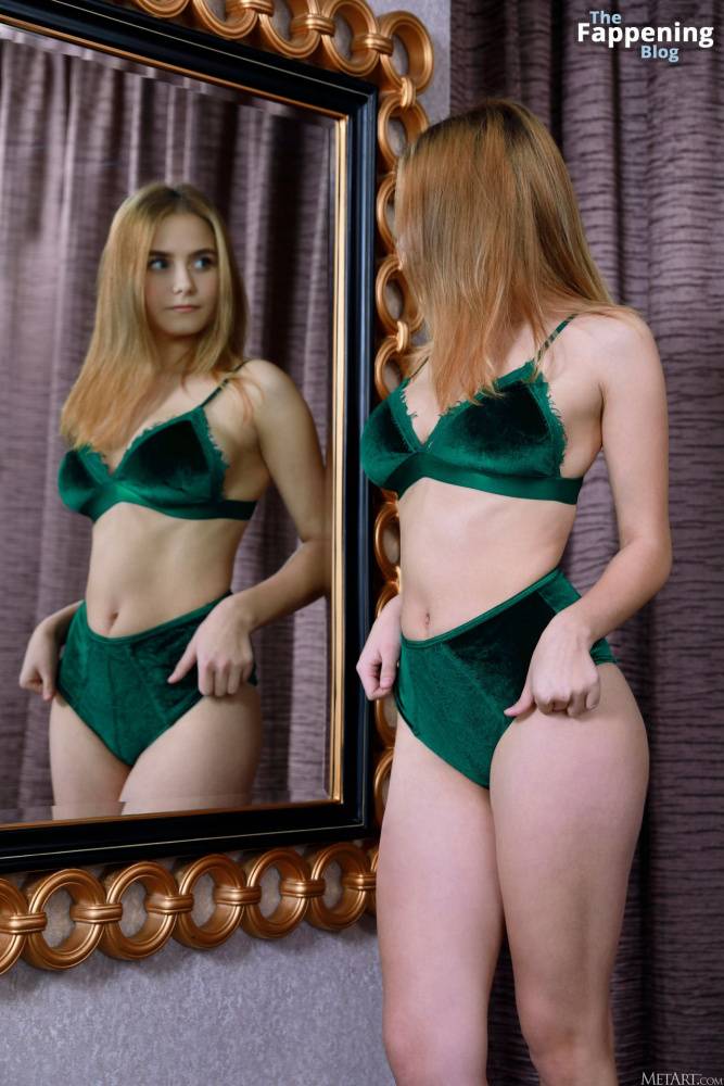 Dakota Pink Nude & Sexy – Emerald Velvet (119 Photos) - #3