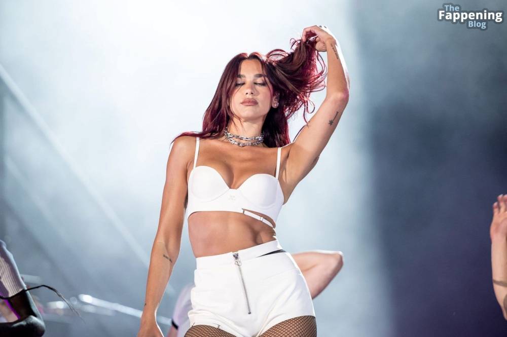 Dua Lipa Looks Sexy at the NOS Alive Festival (29 Photos) - #18