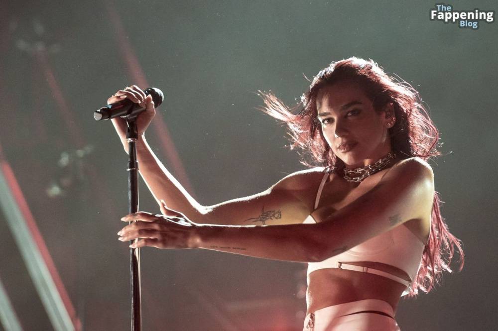 Dua Lipa Looks Sexy at the NOS Alive Festival (29 Photos) - #28