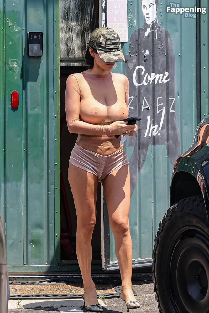 Bianca Censori Flashes Her Nude Boobs in LA (75 Photos) - #19