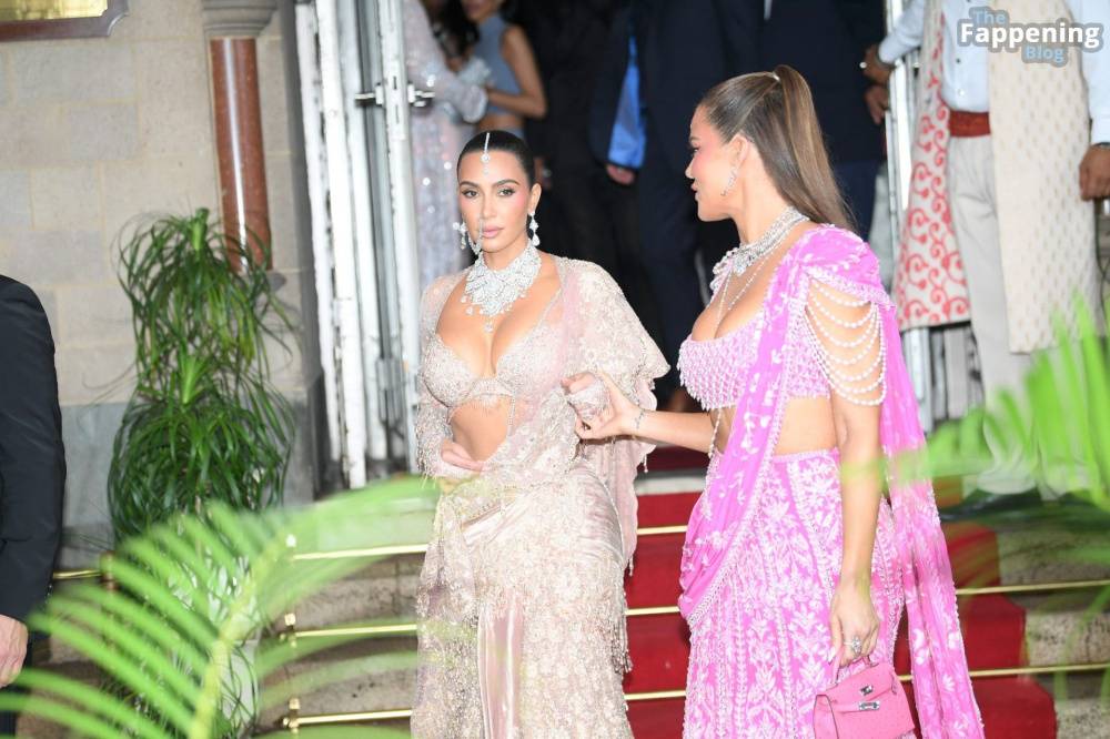 Kim Kardashian & Khloe Kardashian Look Sexy at Anant Ambani’s Wedding (22 Photos) - #12