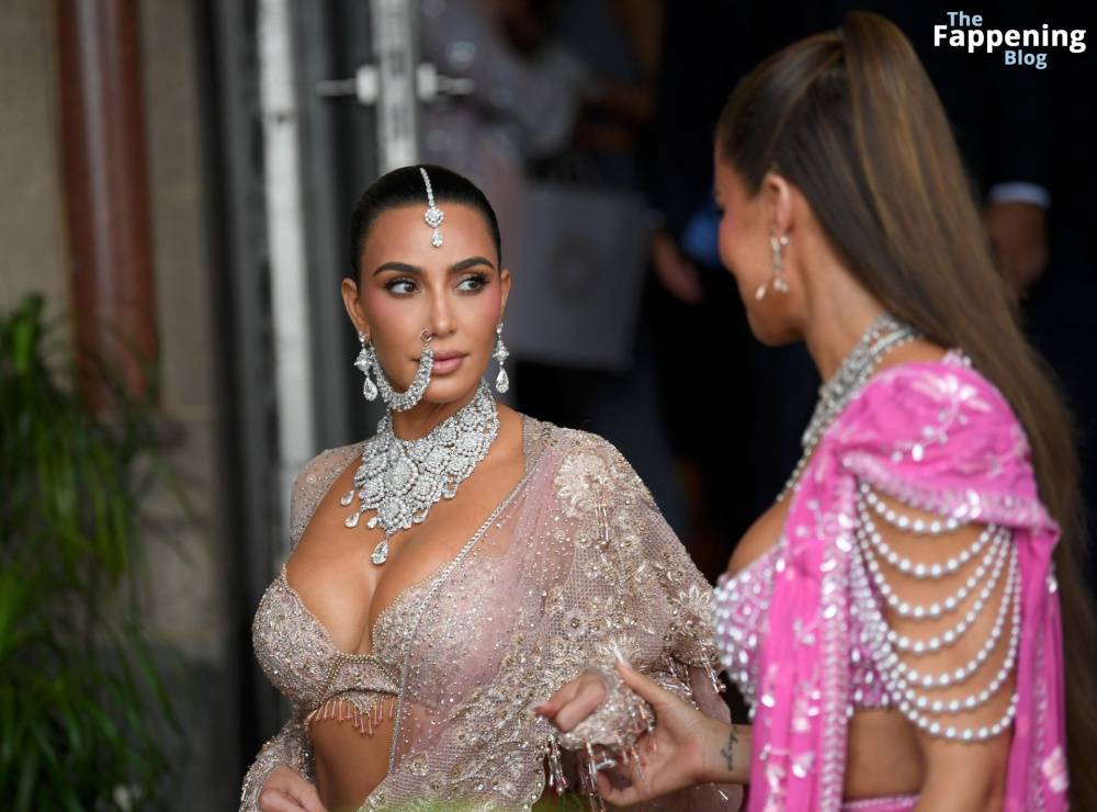 Kim Kardashian & Khloe Kardashian Look Sexy at Anant Ambani’s Wedding (22 Photos) - #15