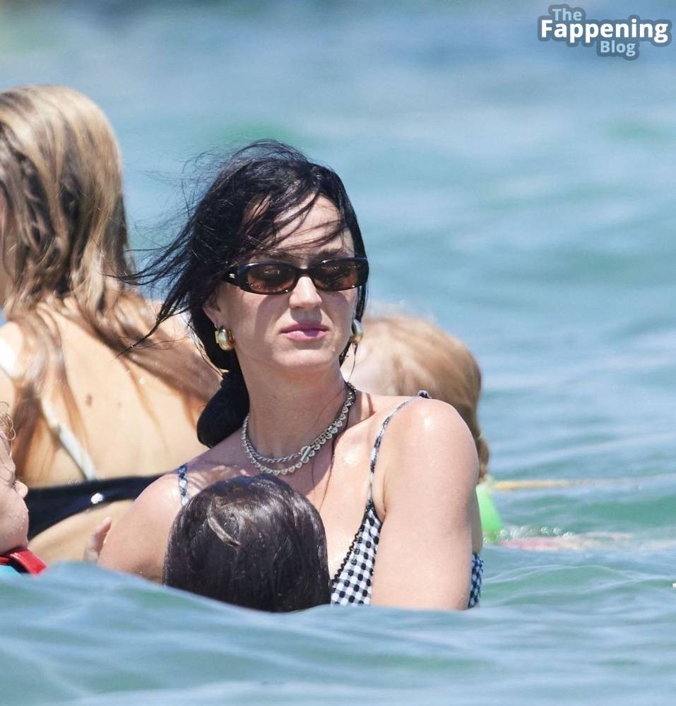 Katy Perry and Her Family Arrive at Le Club 55 in Saint-Tropez (97 Photos) - #16