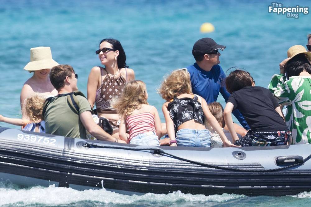 Katy Perry and Her Family Arrive at Le Club 55 in Saint-Tropez (97 Photos) - #4