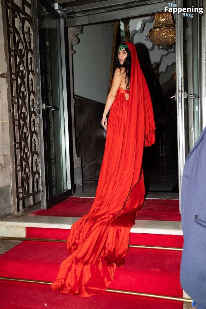 Kim Kardashian Stuns in a Red Dress in Mumbai (33 Photos) - #9