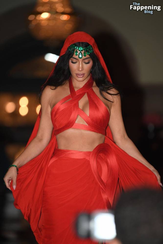 Kim Kardashian Stuns in a Red Dress in Mumbai (33 Photos) - #27