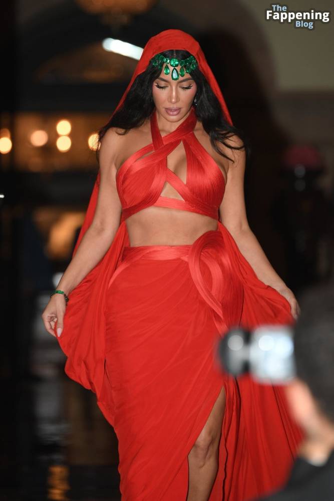 Kim Kardashian Stuns in a Red Dress in Mumbai (33 Photos) - #24