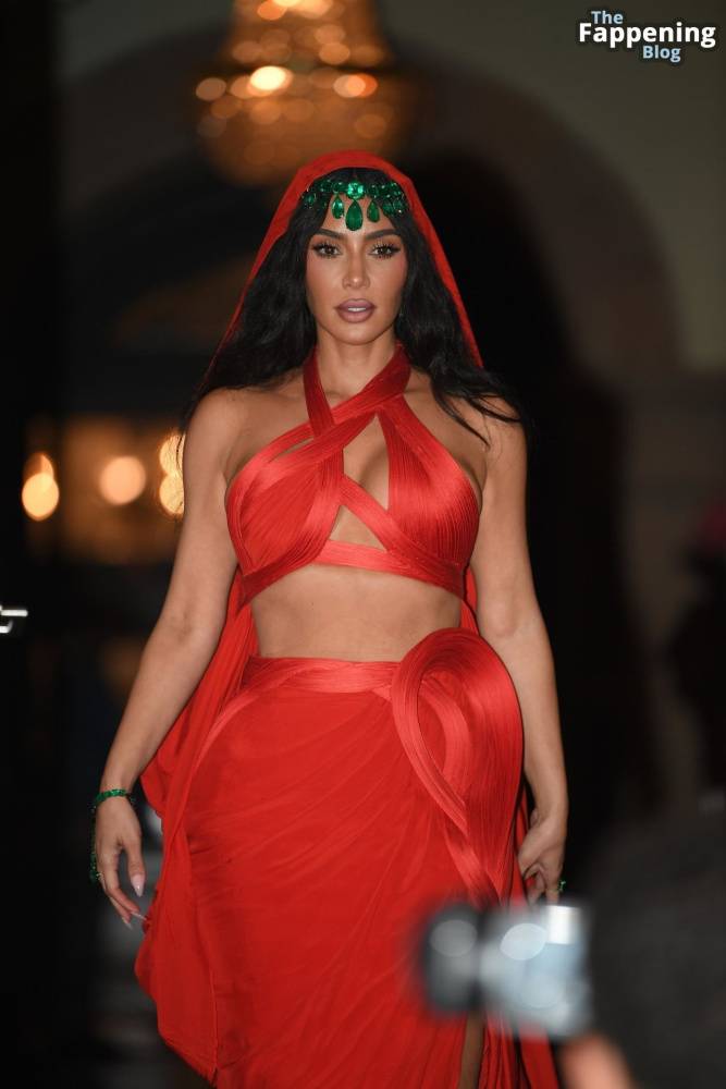 Kim Kardashian Stuns in a Red Dress in Mumbai (33 Photos) - #15