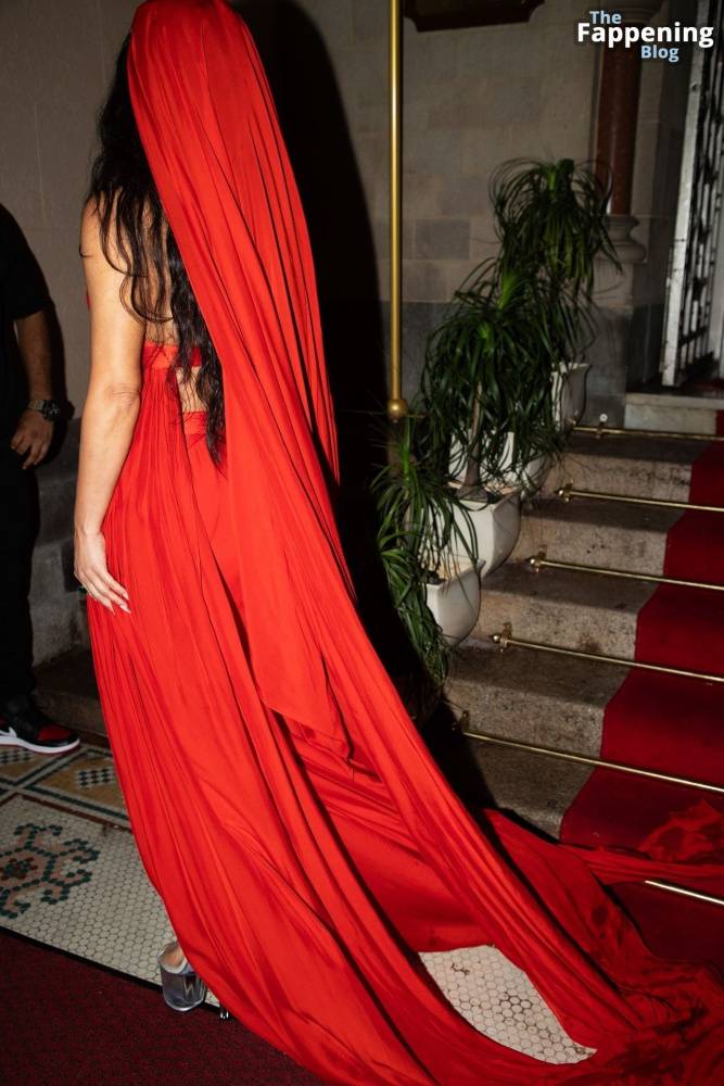 Kim Kardashian Stuns in a Red Dress in Mumbai (33 Photos) - #5