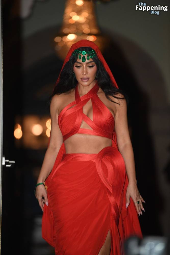 Kim Kardashian Stuns in a Red Dress in Mumbai (33 Photos) - #28