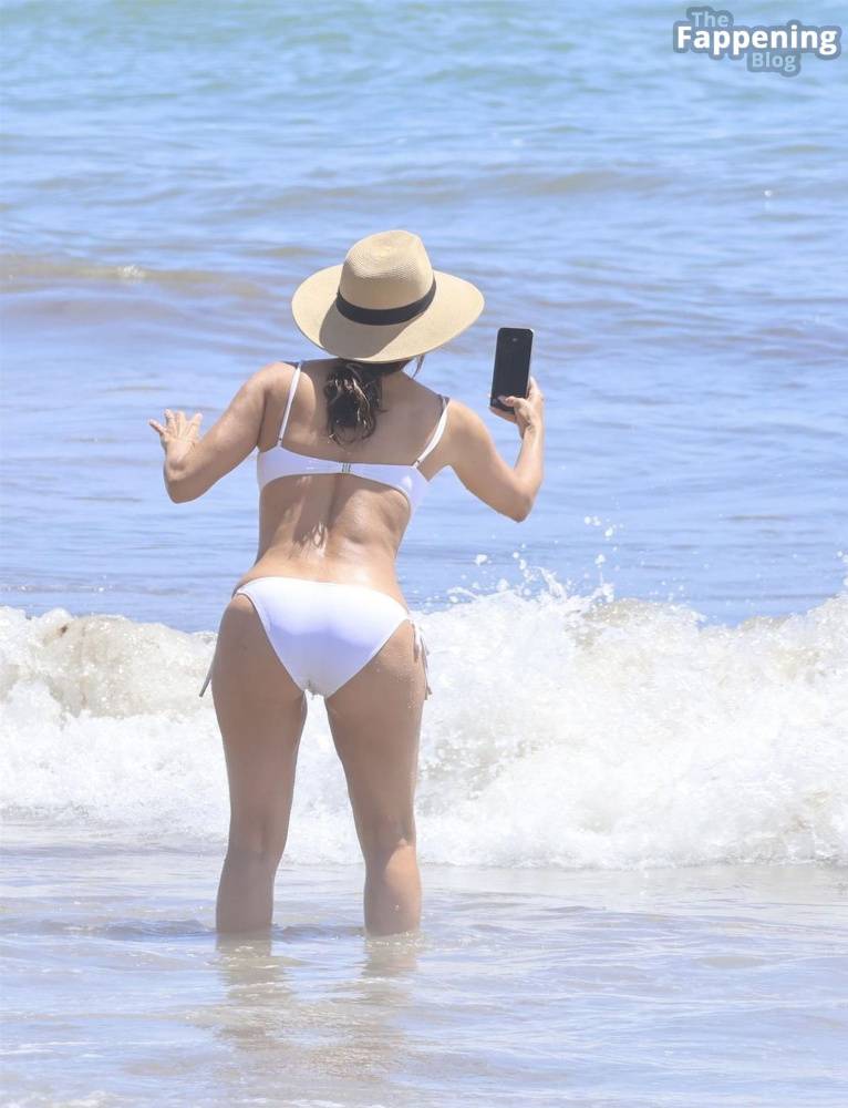 Eva Longoria Shows Off Her Curves as She Enjoys a Family Day at the Beach in Marbella (83 Photos) - #23