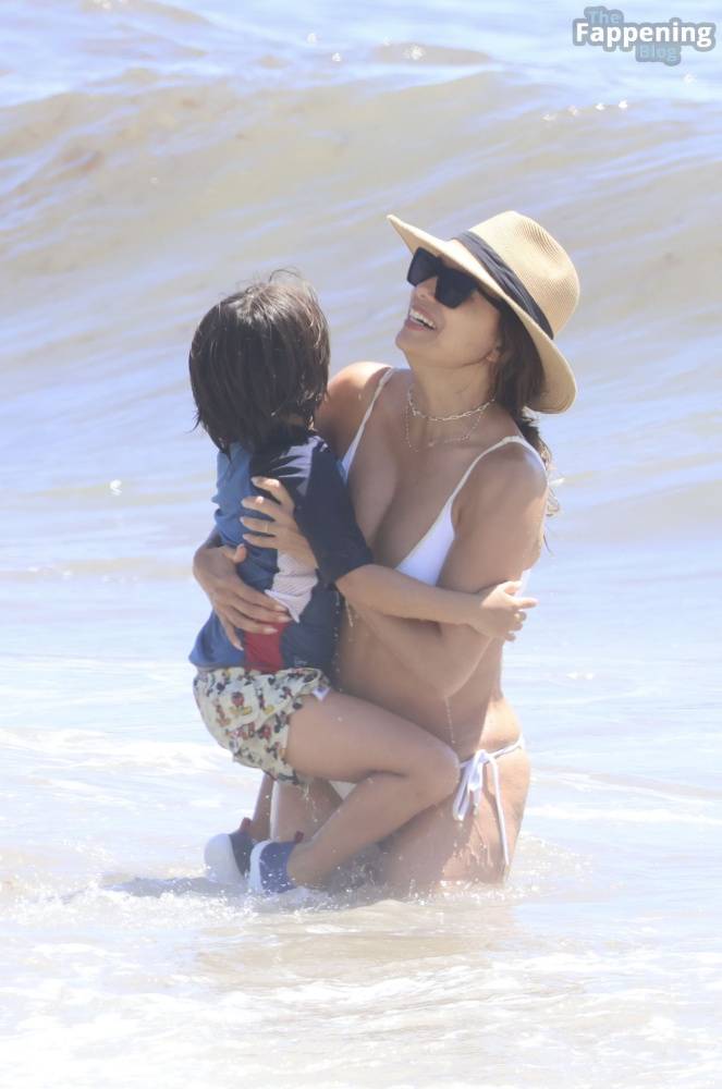 Eva Longoria Shows Off Her Curves as She Enjoys a Family Day at the Beach in Marbella (83 Photos) - #15