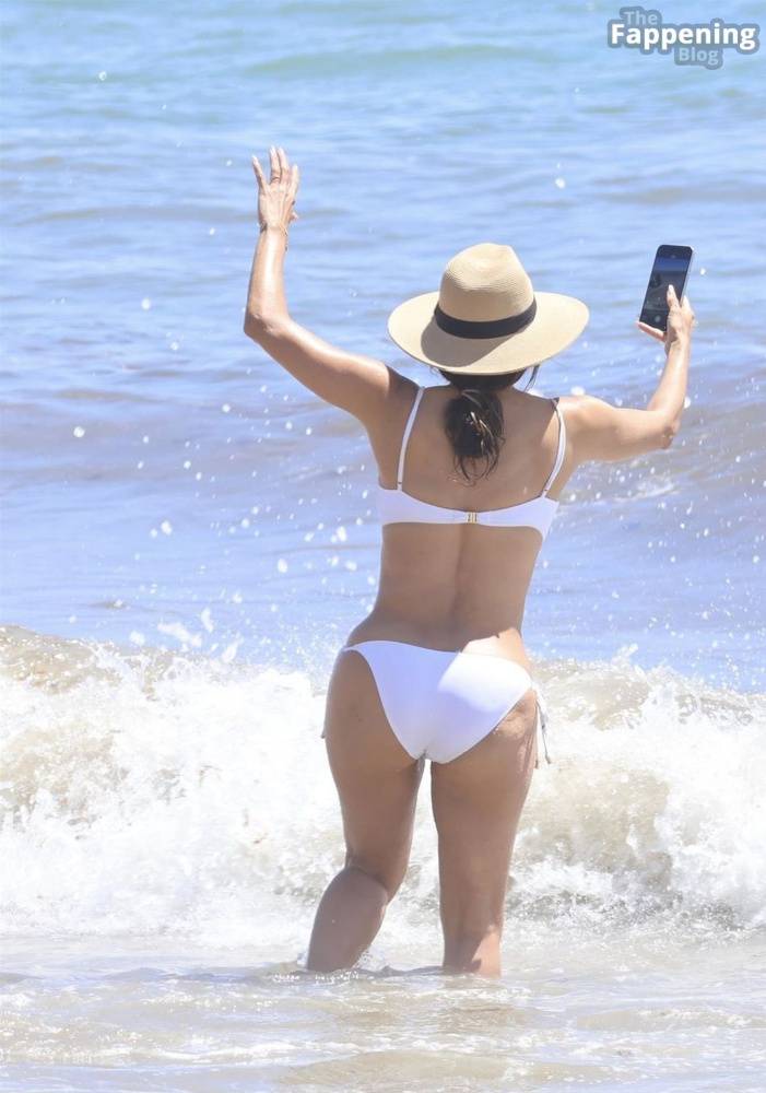 Eva Longoria Shows Off Her Curves as She Enjoys a Family Day at the Beach in Marbella (83 Photos) - #22