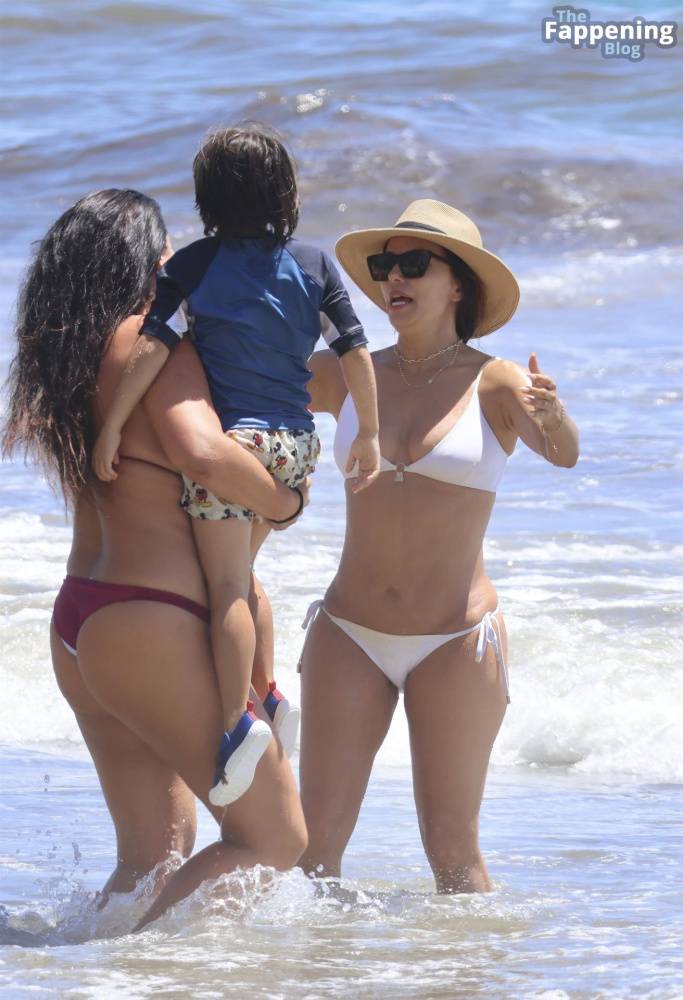 Eva Longoria Shows Off Her Curves as She Enjoys a Family Day at the Beach in Marbella (83 Photos) - #16