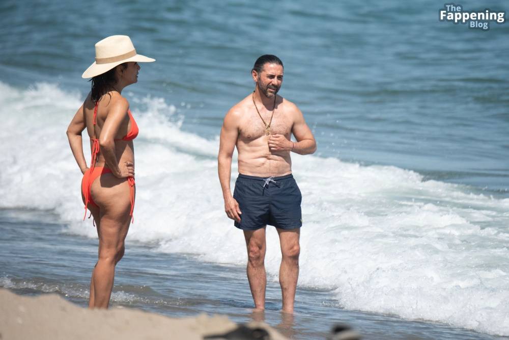 Eva Longoria Shows Off Her Curves on the Beach (16 Photos) - #15