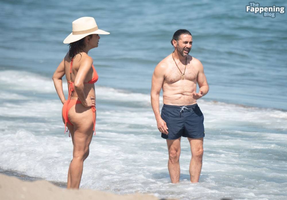 Eva Longoria Shows Off Her Curves on the Beach (16 Photos) - #16