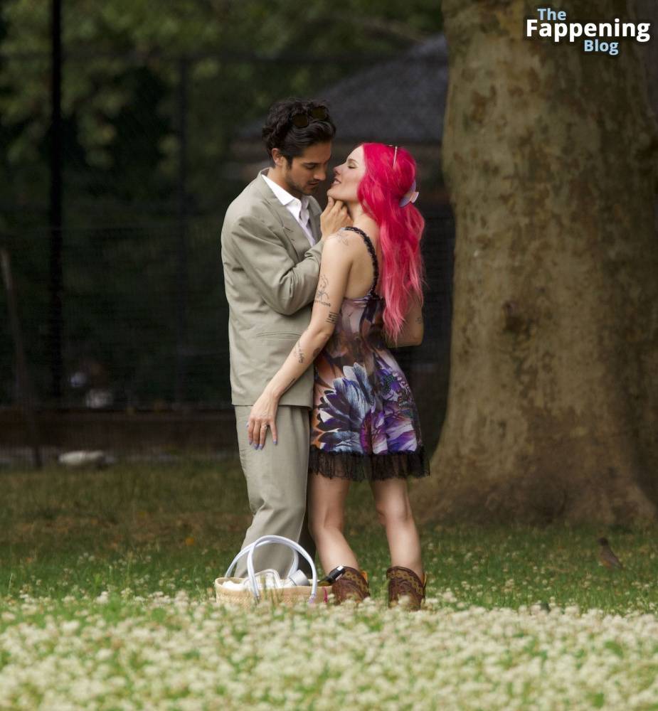 Halsey & Avan Jogia Enjoy Their Romantic Picnic in New York (44 Photos) - #5