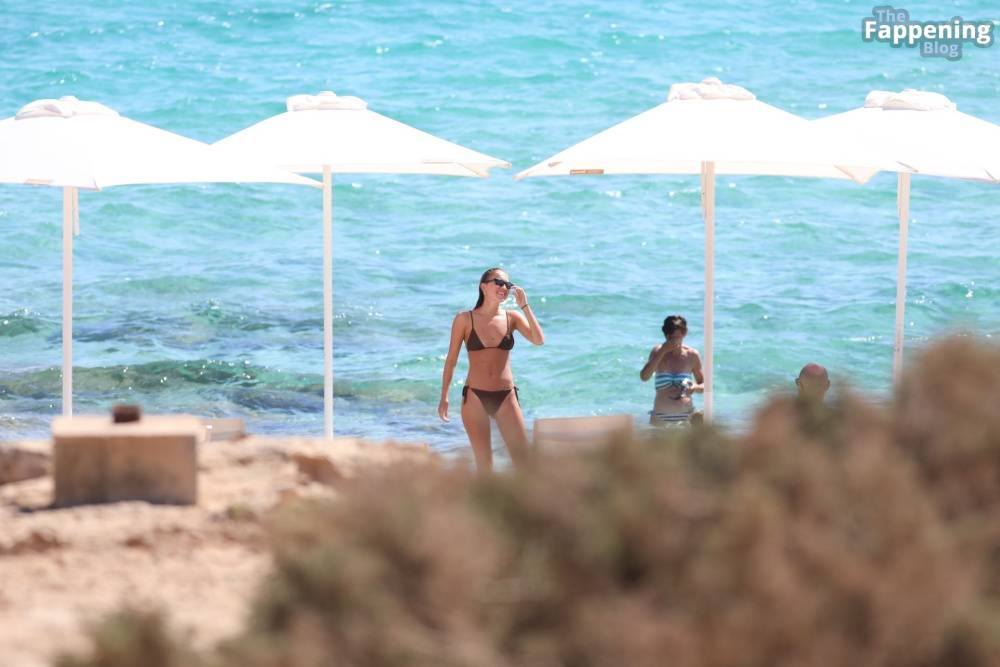 Lila Grace Moss Flaunts Her Sexy Slender Figure in Formentera (65 Photos) - #22