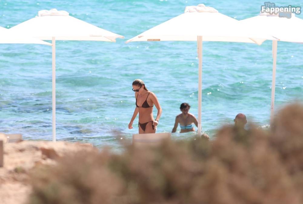 Lila Grace Moss Flaunts Her Sexy Slender Figure in Formentera (65 Photos) - #19