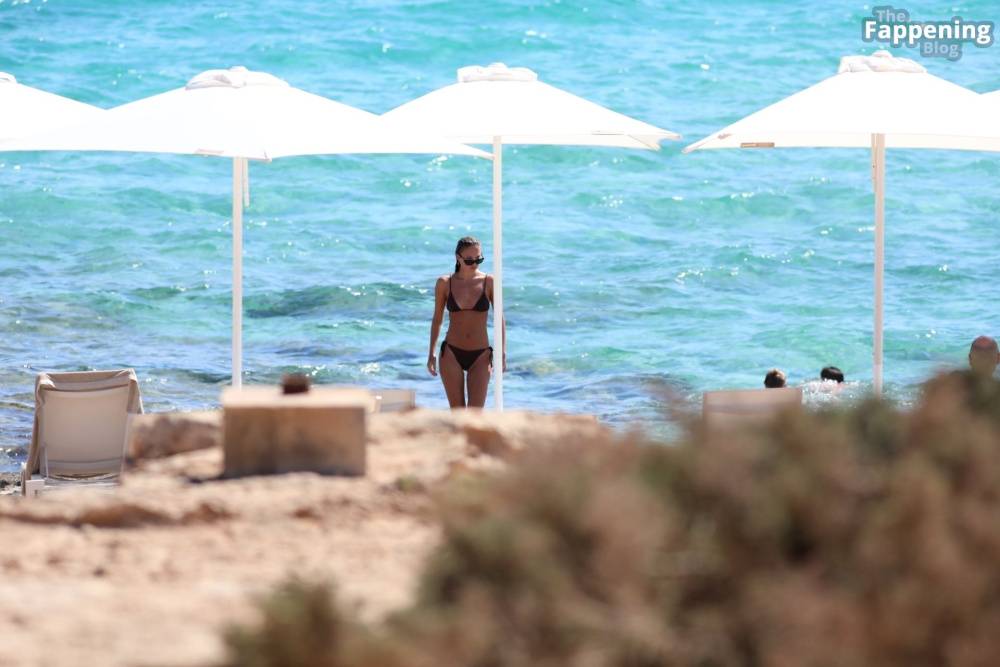 Lila Grace Moss Flaunts Her Sexy Slender Figure in Formentera (65 Photos) - #16