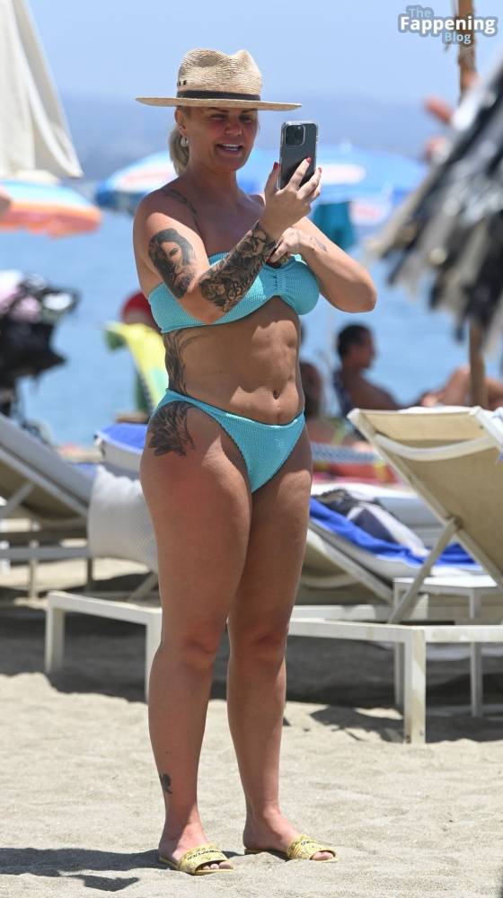 Kerry Katona Flashes Her Nude Boob on the Beach (70 Photos) - #6