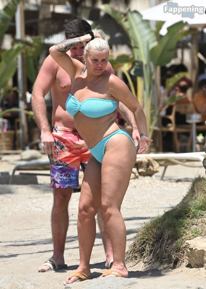 Kerry Katona Flashes Her Nude Boob on the Beach (70 Photos) - #21