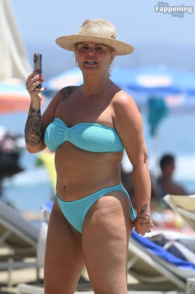 Kerry Katona Flashes Her Nude Boob on the Beach (70 Photos) - #7