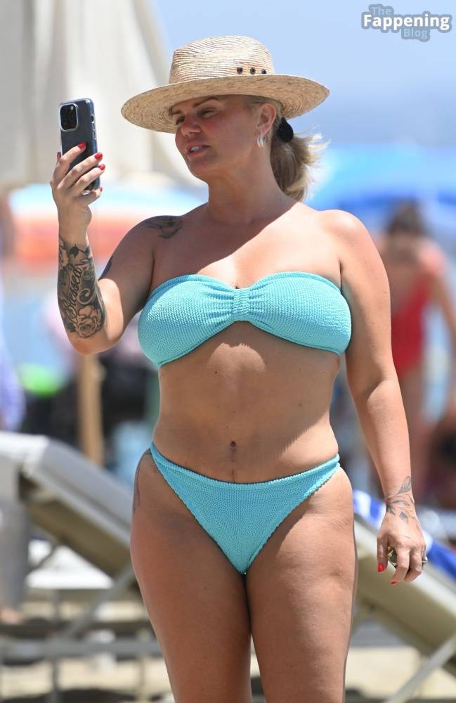 Kerry Katona Flashes Her Nude Boob on the Beach (70 Photos) - #8