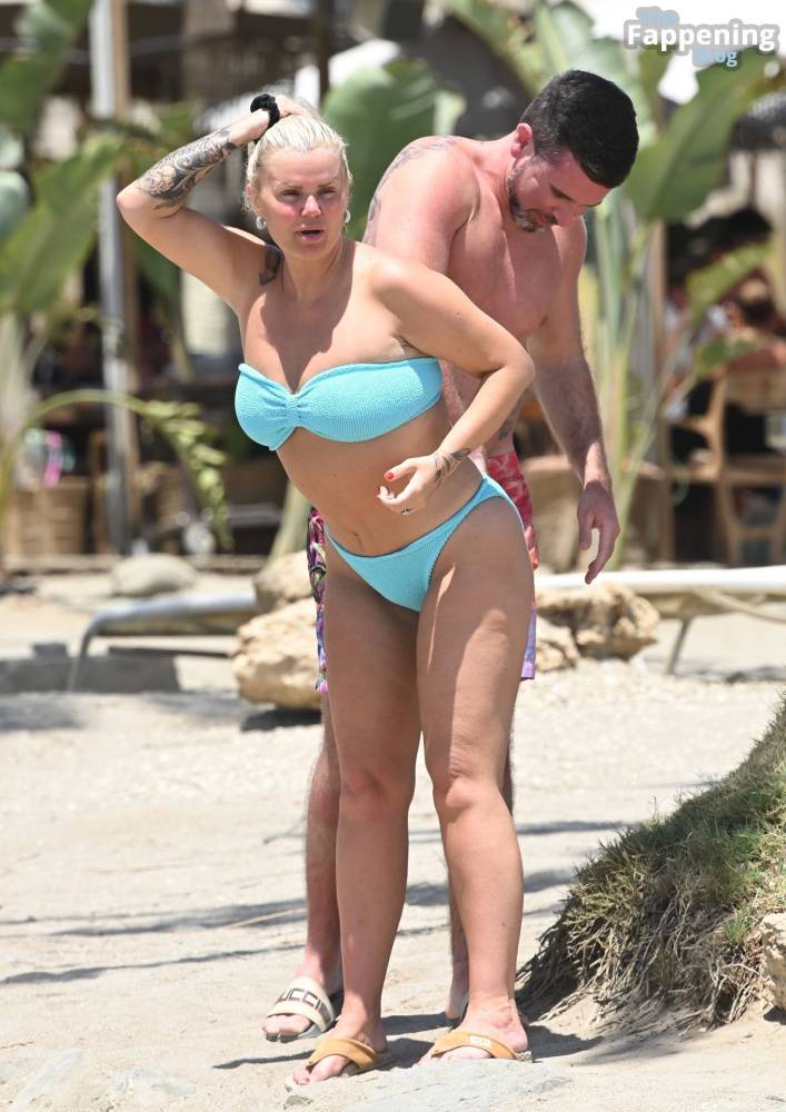 Kerry Katona Flashes Her Nude Boob on the Beach (70 Photos) - #20