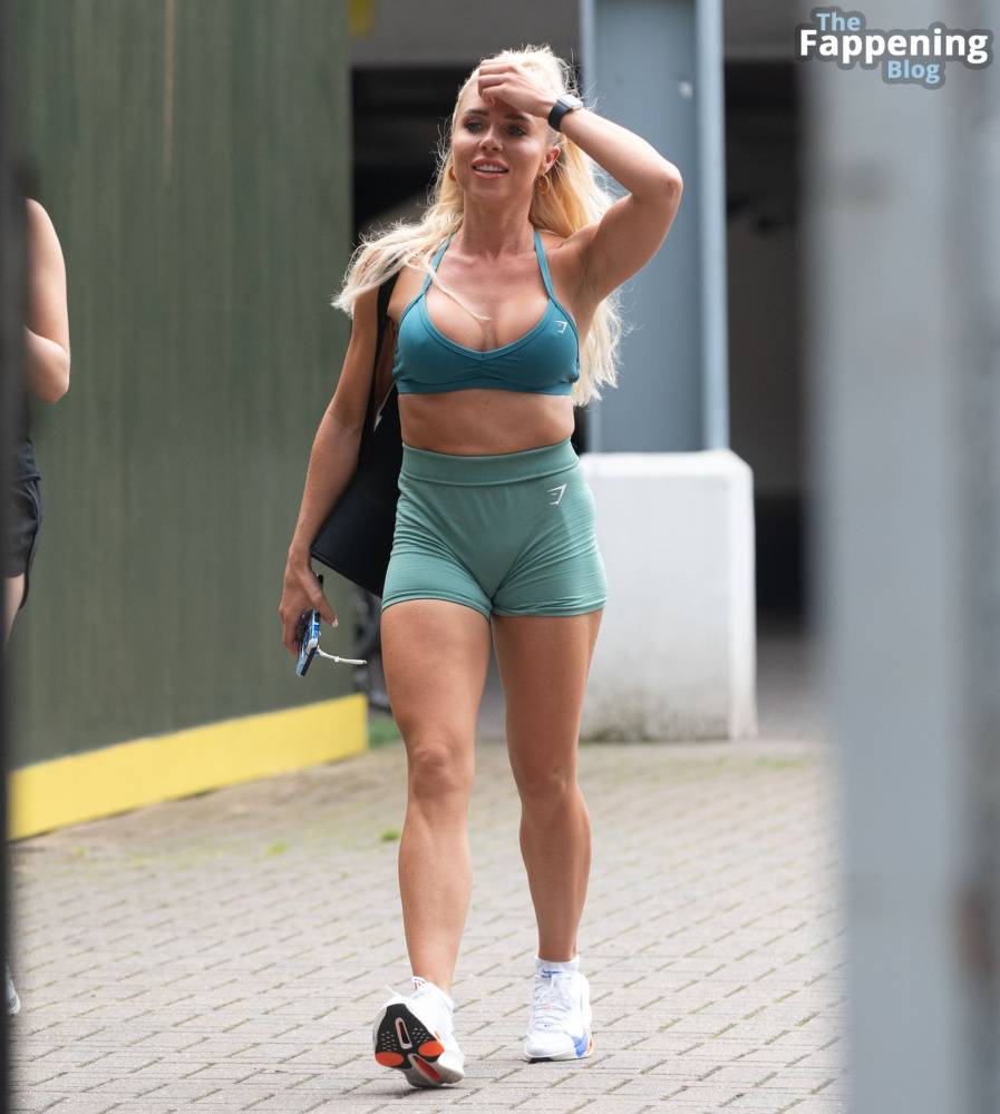 Gabby Allen Flaunts Her Toned Body While Out in Hackney Wick (20 Photos) - #6