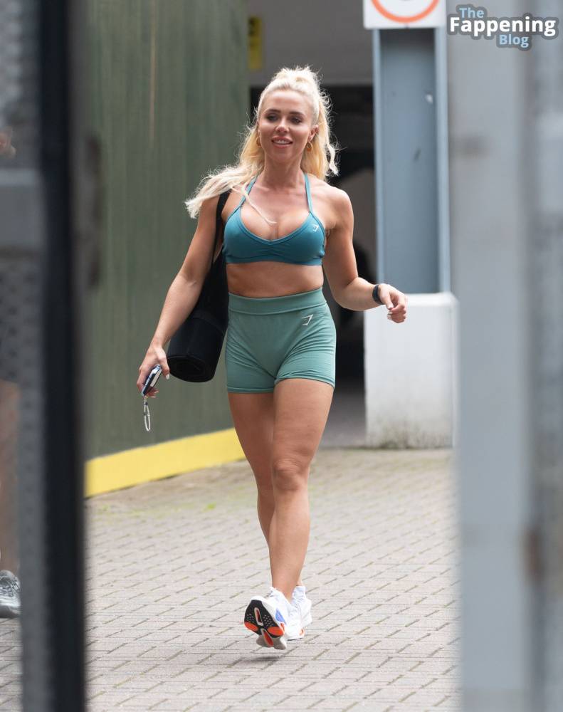 Gabby Allen Flaunts Her Toned Body While Out in Hackney Wick (20 Photos) - #19