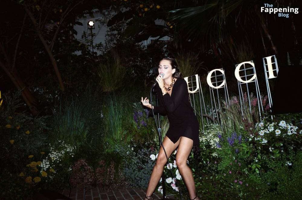 Miley Cyrus Looks Hot in a Black Dress at the Gucci Party (25 Photos) - #21