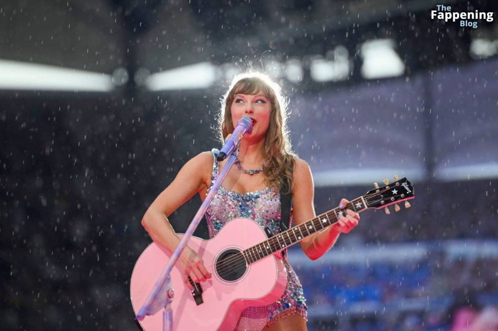 Taylor Swift Performs in Hamburg (41 Photos) - #3