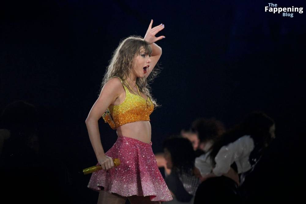 Taylor Swift Performs in Hamburg (41 Photos) - #30