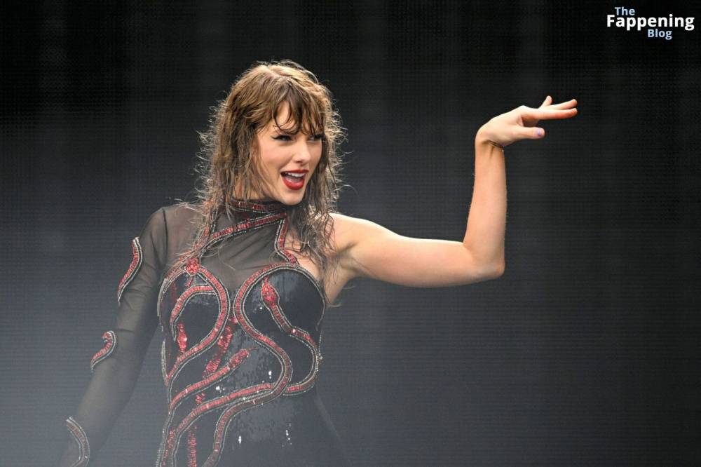 Taylor Swift Performs in Hamburg (41 Photos) - #20