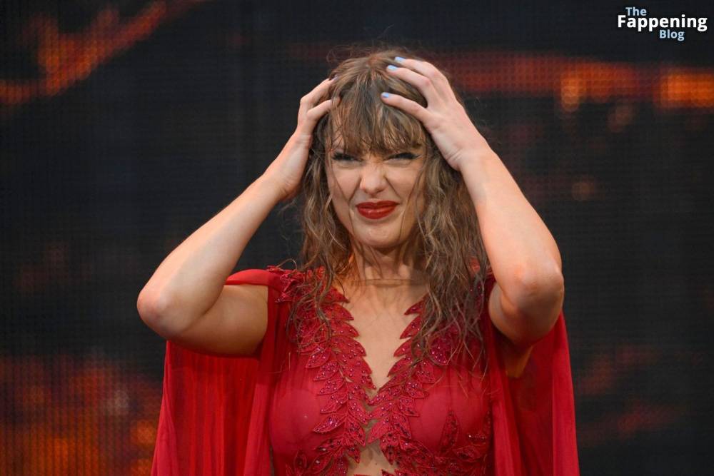 Taylor Swift Performs in Hamburg (41 Photos) - #24