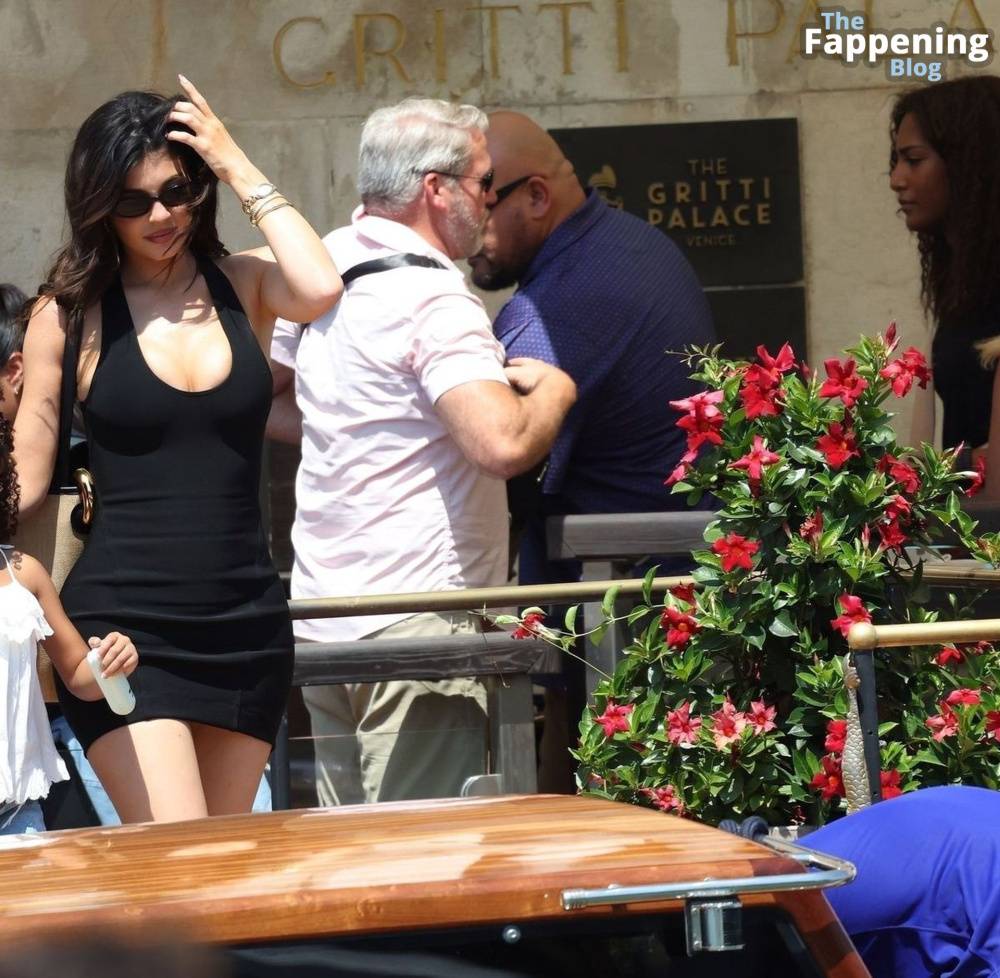 Kylie Jenner Displays Her Cleavage in Venice (69 Photos) - #24