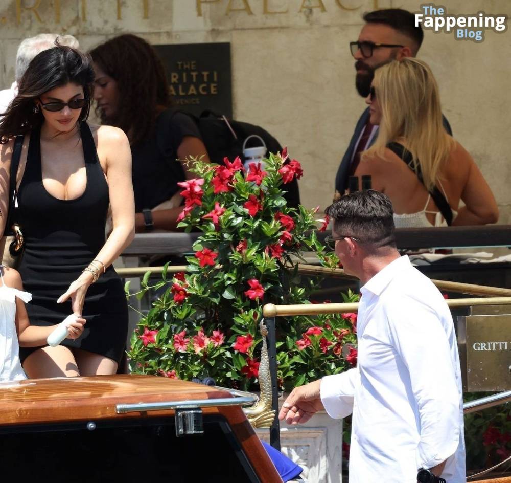 Kylie Jenner Displays Her Cleavage in Venice (69 Photos) - #21