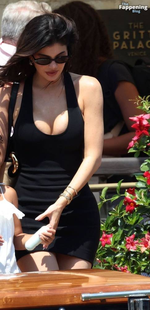 Kylie Jenner Displays Her Cleavage in Venice (69 Photos) - #20